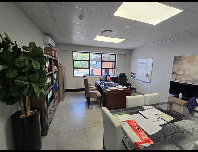 2,889M² WAREHOUSE TO LET IN COSMO BUSINESS PARK